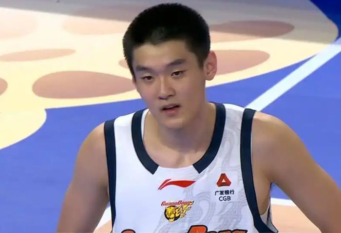 广东残阵逆袭青岛加时赛麦考尔神投定乾坤